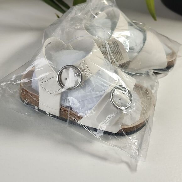 Old Navy New With Tag Size 3-6 Months Faux-Leather Double-Buckle Sandals - Picture 7 of 10